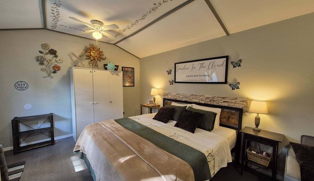 New cottage retreat in St. Cloud with WiFi, AC.