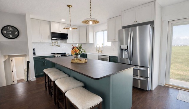 New Country 5 Bedroom 3 Bathrooms Retreat 2 Living Rooms Ski + Ogden