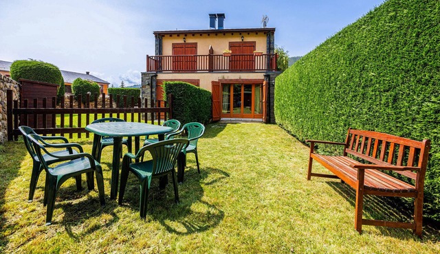 NEW! Countryside Retreat & Pyrénées Mountain Views