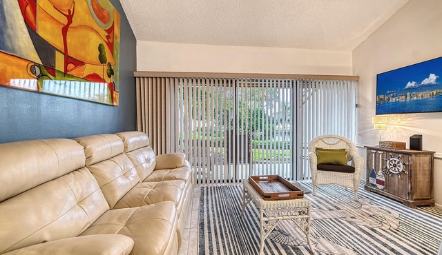 NEW! Cozy 1/1 condo The Meadows Peaceful Pond View