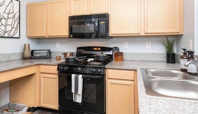NEW! Cozy 1 bedroom apartment in Downtown Indianapolis w/Free Parking