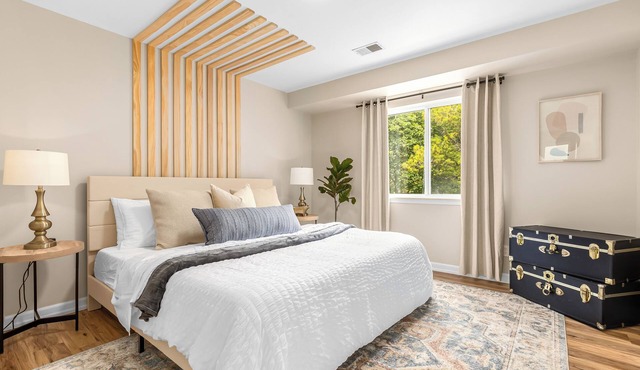 New! Cozy 1BR Upper Unit in the Heart of Roseville
