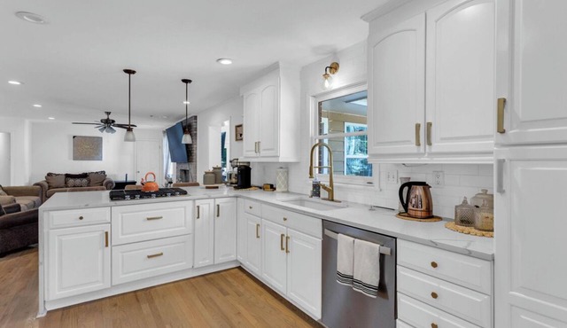 *New* Cozy 3bdr+1Bonus Newly Remodeled Home