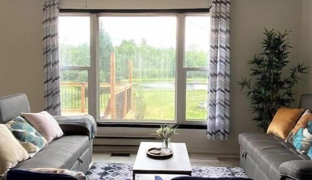 New Cozy and Private Cottage - Trent Lakes.