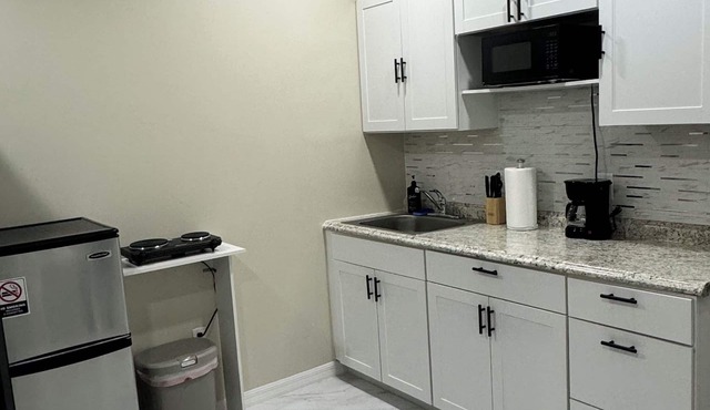 New cozy apartment with bathroom and kitchen in Tampa