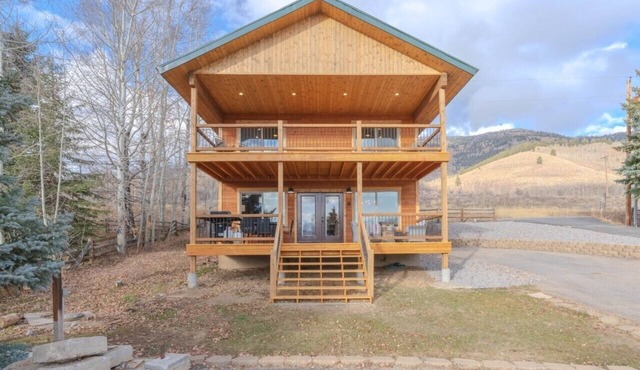NEW Cozy cabin on Henrys Lake, just 20 miles from YNP