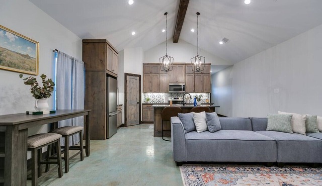 New! Cozy & Convenient W/2BR & 2BA