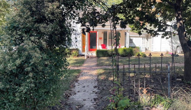 New! Cozy Cottage Just Blocks From Baker Campus