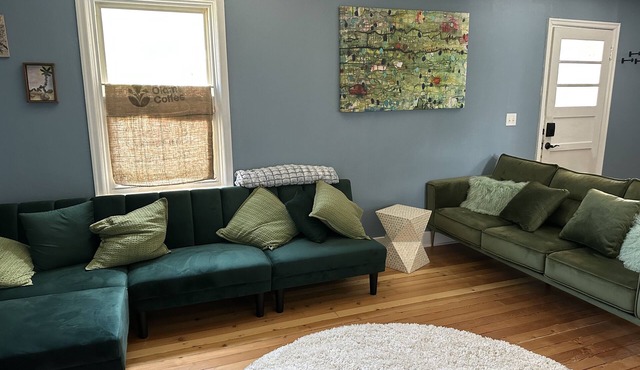 NEW! Cozy cottage walking distance to the Yellowstone River