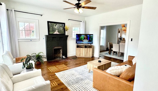 NEW! Cozy downtown 3/2 home w/ king bed. Close to Red River Gorge, Berea, Lex