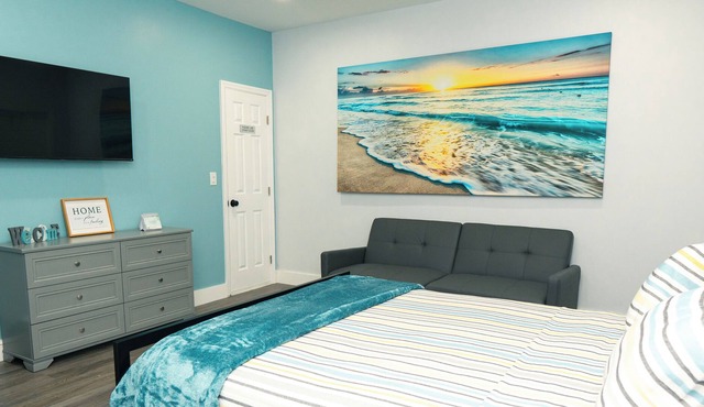 New Cozy Guest House/Studio suite with private guest access