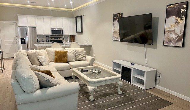 New cozy Katy home! 3 Bed-2.5 bath, Hot tub, Karaoke Mic, relaxing fireplace.