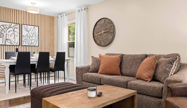 New! Cozy Mid Century Modern Oasis 3bd Home