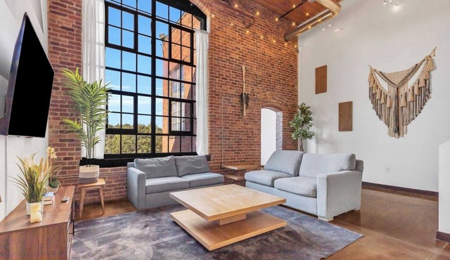 NEW! Cozy mill loft w/2 king beds, gym & pool