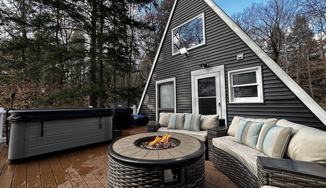 NEW! Cozy & Modern A-Frame in the woods w/HOT TUB