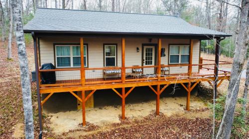 New Cozy Mountain Cabin between Murphy & Blue Ridge