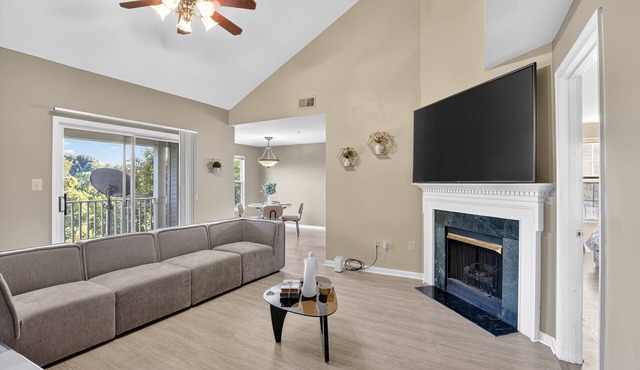 NEW! Cozy Pikesville Penthouse with Basketball Arcade