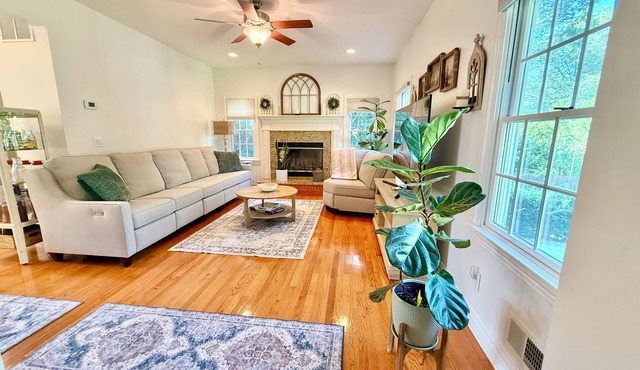 New Cozy pristine home in Mountainside NJ, Mins to NYC free coffee, Smart Tvs +