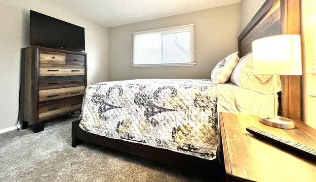 New! Cozy Quiet Cottage Near Purdue, Large Fenced Backyard!
