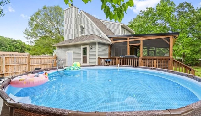 NEW! Cozy Raleigh Home w/Porch & Fenced yard-Mins to Downtown ! *pet friendly*
