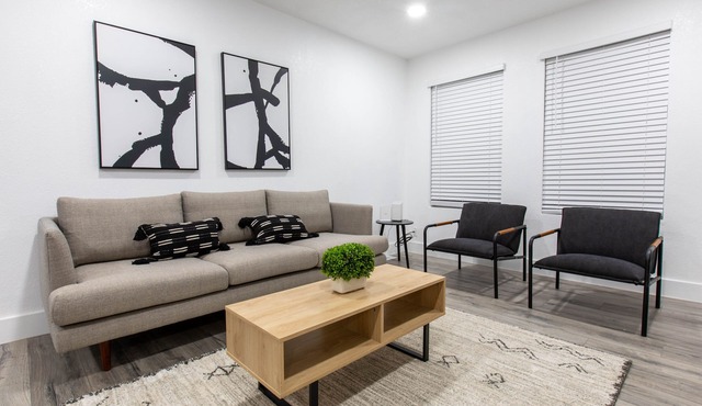NEW Cozy Renovated Townhome | 25 min to Denver