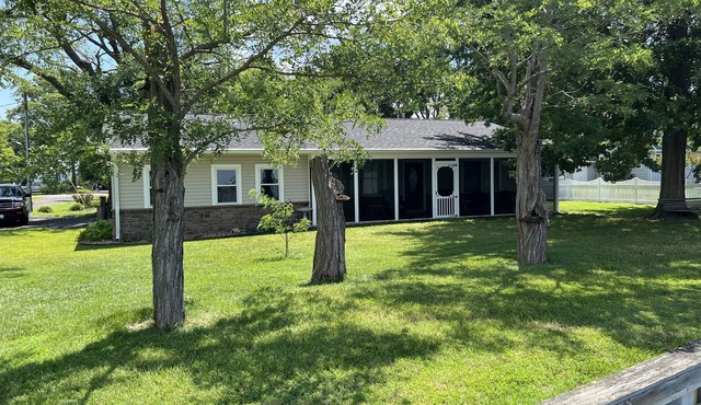 New! Cozy River Cottage with great views of the water!