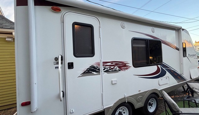 NEW! Cozy RV with WiFi and AC in beautiful Bellingham