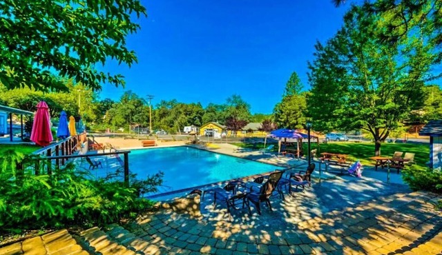 NEW! Cozy Secluded House w/Deck - Near Yosemite!