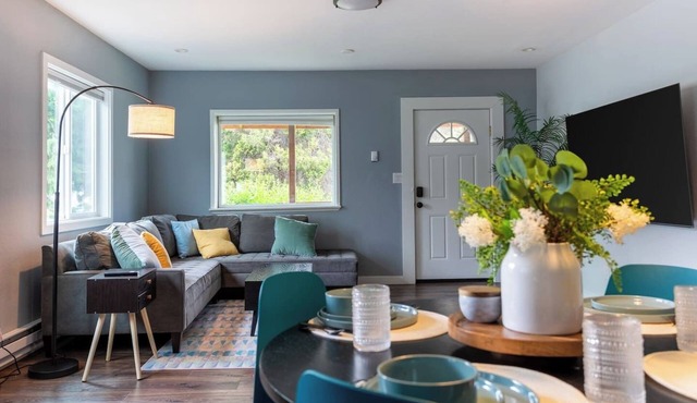 NEW Cozy Unit w/Porch near Arboretum and Transit