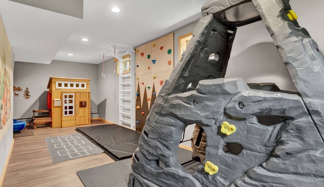 New! Creek/lakeview/ kids play area/Arcade/Hottub