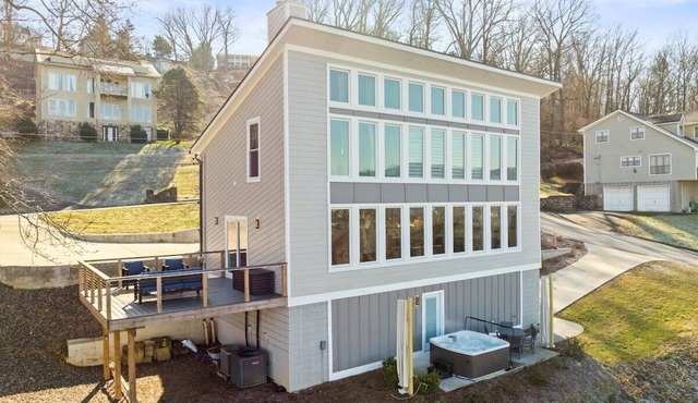 NEW! Crestview Heights | Downtown Views | Hot Tub