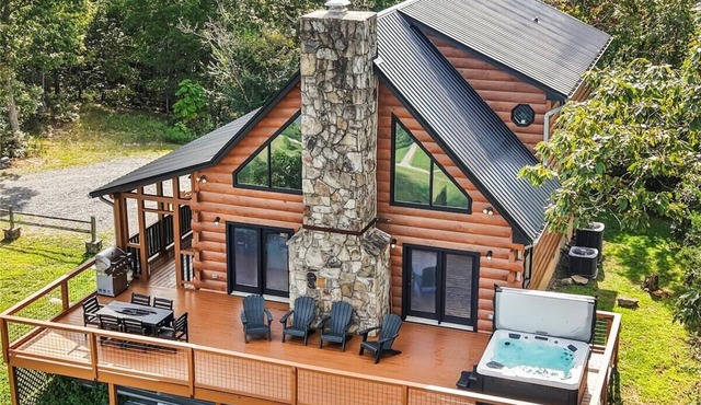 NEW Crossbow Cabin | Mtn Cabin w/Views | Sleeps 10