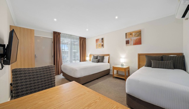 New Crossing Place Motel & Apartments