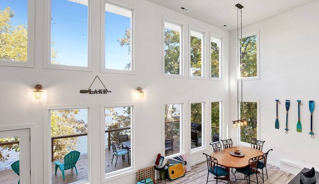 New Custom Home with Breathtaking Views!