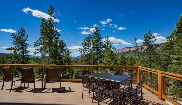 New Custom Home with Large Decks - Amazing Views - Pool Table/New Hot Tub