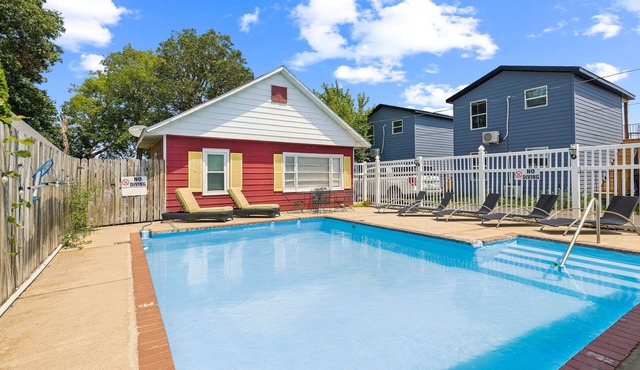 NEW! Dave's Last Resort Lakeside - Long Stay Discount - Comfy Cabin 5