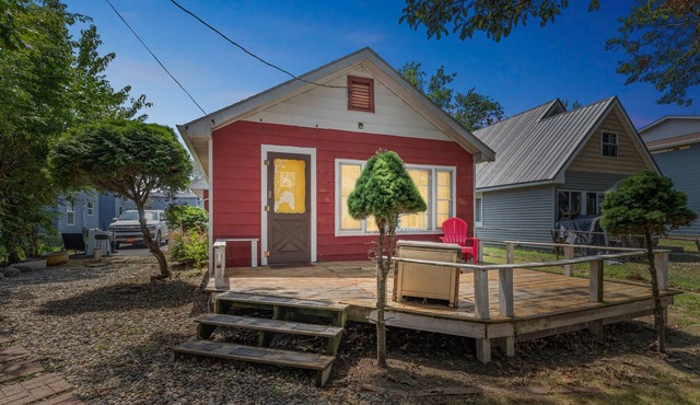 NEW! Dave's Last Resort - Long Stay Discount - House on the Lake