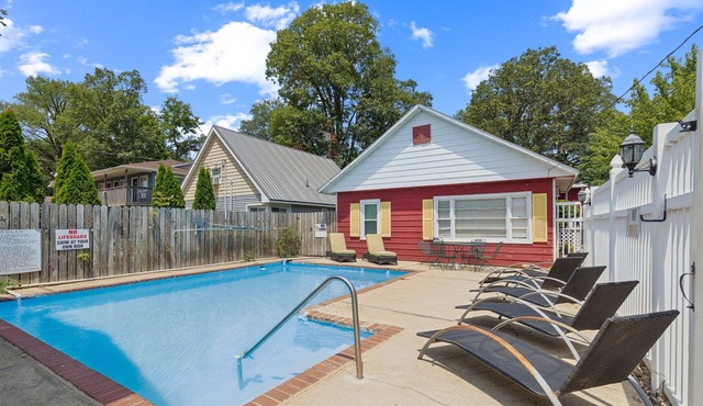 NEW! Dave's Last Resort Poolside - Long Stay Discount - Charming Cabin 1