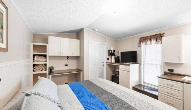 NEW! DazeOFF too(Suite 7) - Pet Friendly Suite by The Lodges at Fossil Creek