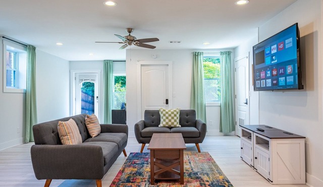 New Deals! Stylish & Modern 2BR Stay in Prime Spot