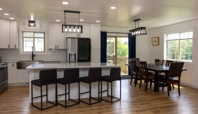 New! Dells Woodland Retreat: Perfect for Family!