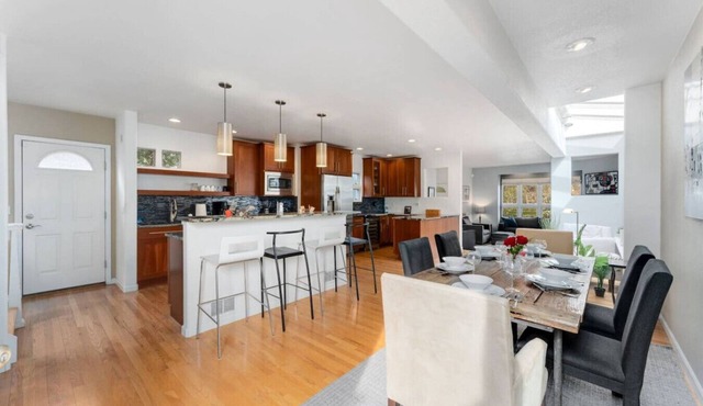 New Denver Escape. 3 bedroom. Near everything.
