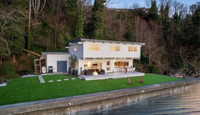 New! Des Moines Diamond Luxe Beachfront Getaway