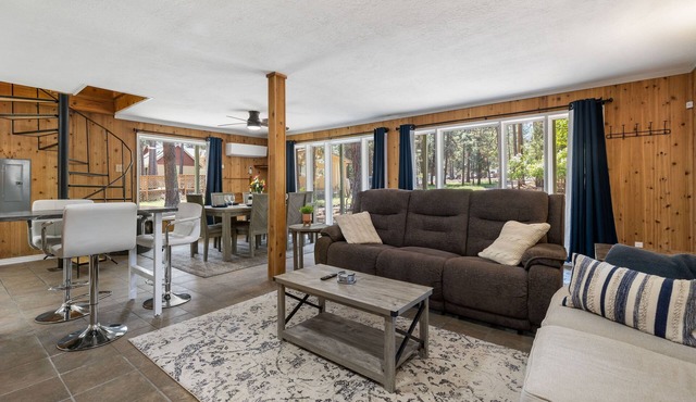 *New* Deschutes Riverwoods Retreat