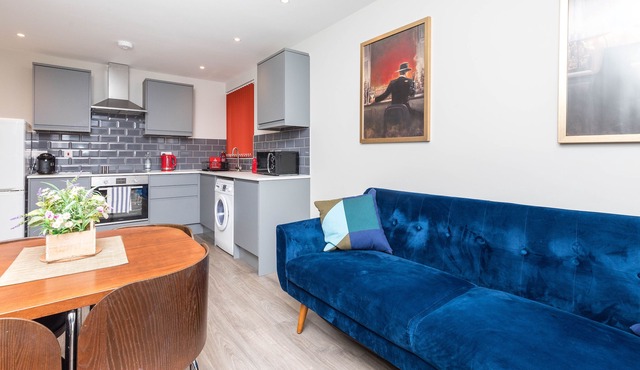 New, Designer 2 Bed Stylish Apartment close to Horsham Town.