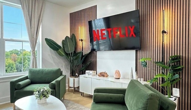 New! Designer 2 BR Easy NYC access and minutes to MetLife!