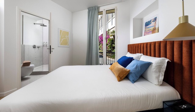 New Designer Studio Centrally Located AC, Fiber