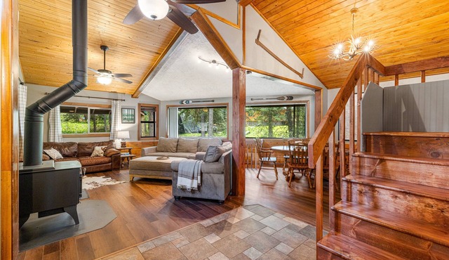 New! Dew Drop Inn - Pet Friendly, 5-min walk to river access