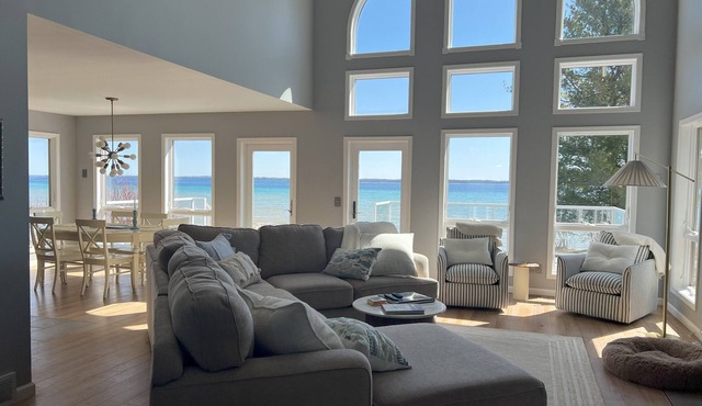 NEW! Direct waterfront Grand Traverse Bay-Suttons Bay. Kayaks, Sandy