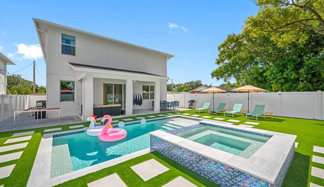 NEW-Disco Villa Getaway w/Pool Spa &More|Sleeps 19